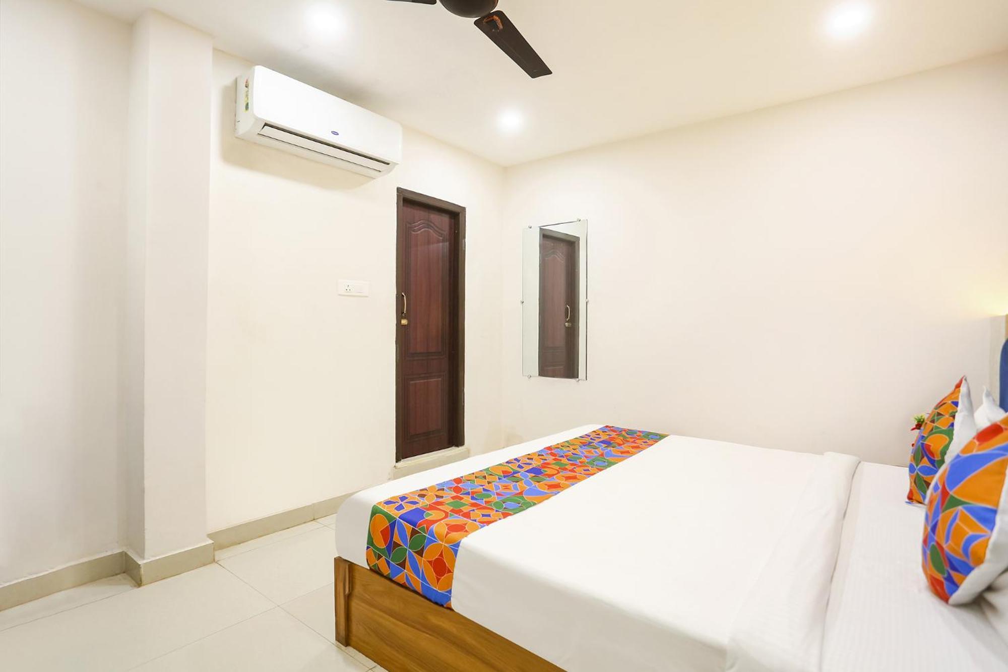 Hotel Fabhotel Hari Kunj 900 M From Kashi Vishwanath Temple