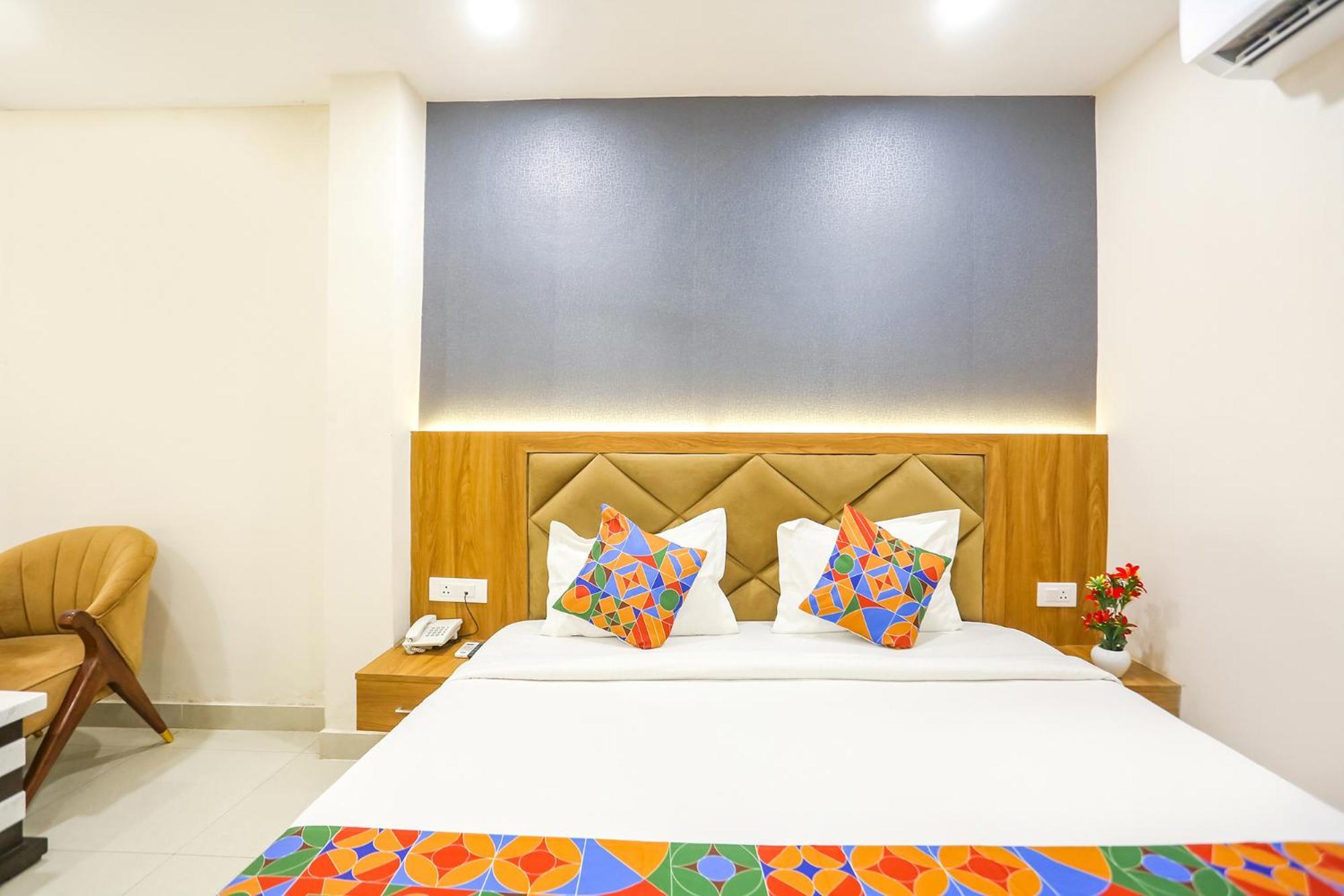 Hotel Fabhotel Hari Kunj 900 M From Kashi Vishwanath Temple 3*
