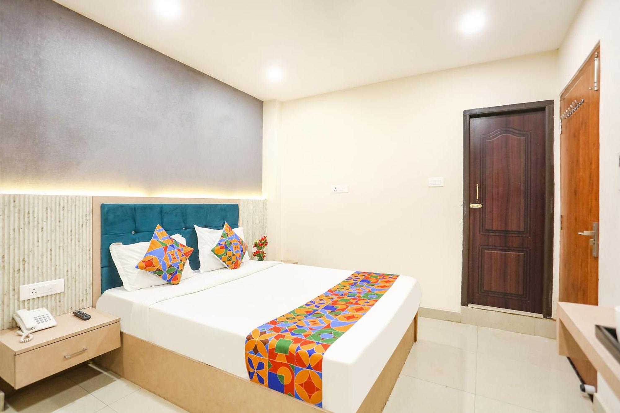 Hotel Fabhotel Hari Kunj 900 M From Kashi Vishwanath Temple 3*