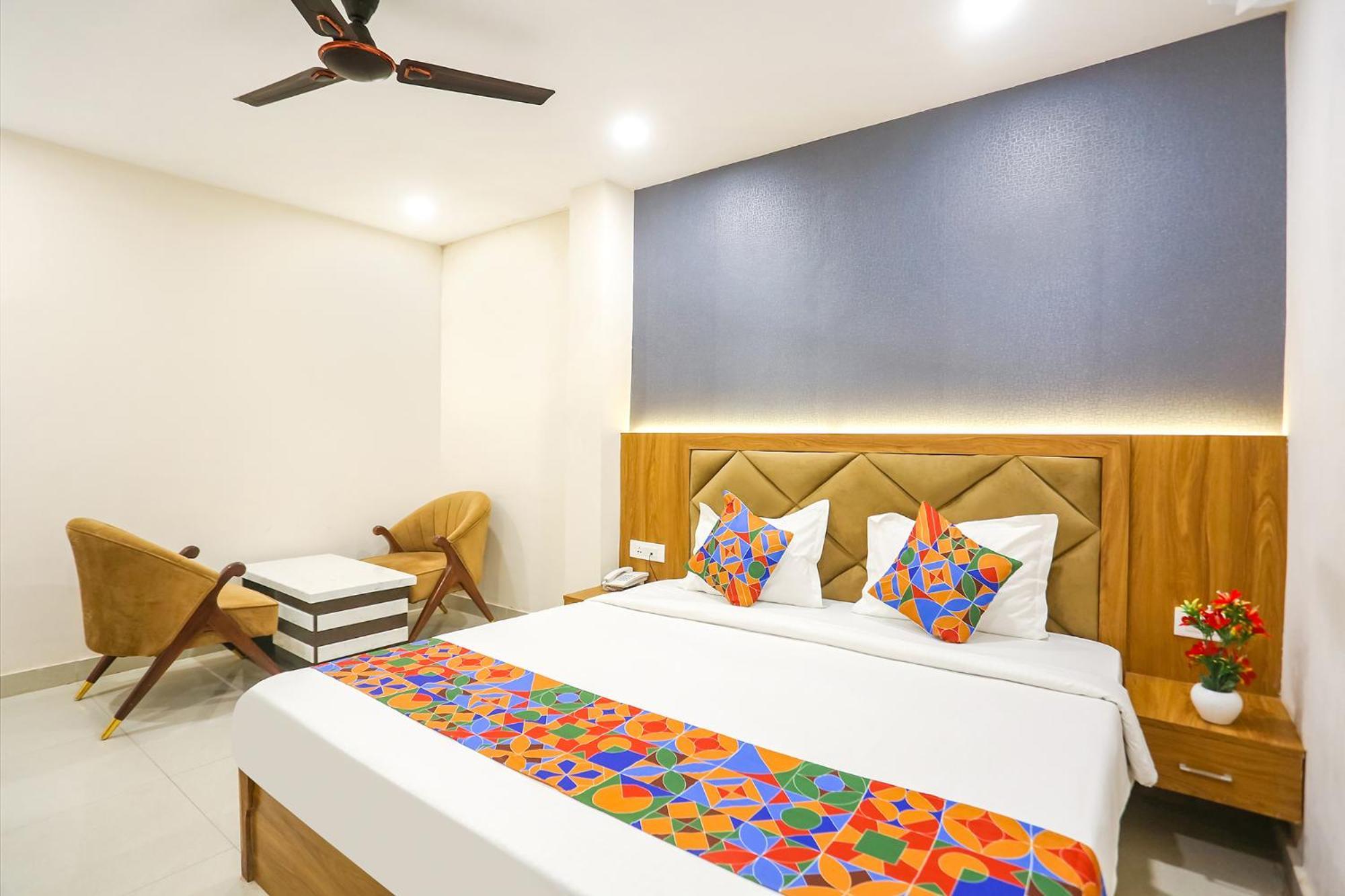 Hotel Fabhotel Hari Kunj 900 M From Kashi Vishwanath Temple 3*